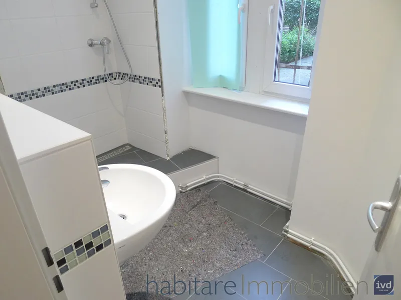 Kleines Wohnglück in der begehrten Karl-Kunger-Straße: modernisierte Komfortwohnung mit Einbauküche! — photo 1
